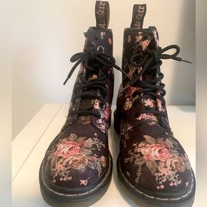 Black floral Dr. Martens size 8